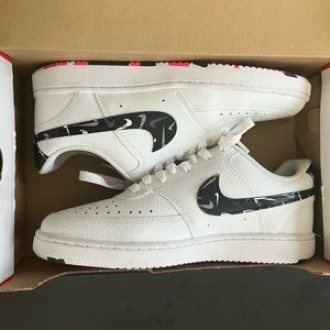 Nike Women/Girl Shoe